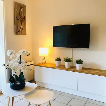 Climatise 800 M De La Et Des Commerces Apartman