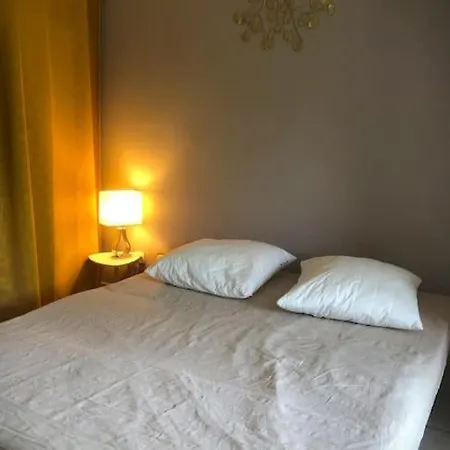 Climatise 800 M De La Et Des Commerces