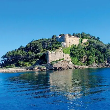 Climatise 800 M De La Et Des Commerces * Bormes-les-Mimosas